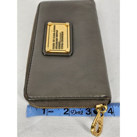 MARC BY MARC JACOBS BROWN 100% COW LEATHER ZIPPER BI-FOLD WALLET 4" x 8" x 1" - Picture 16 of 16